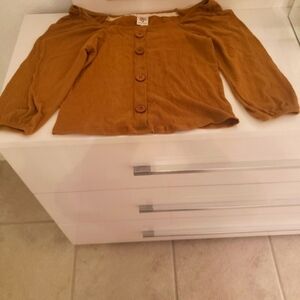 🌟NWOT Bohemian mustard top🌟